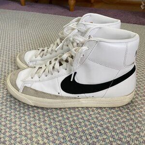 Nike Women's Blazer Mid 77 Shoes Size 9.5